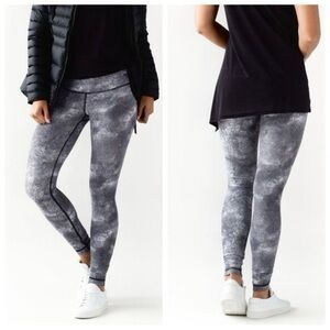 NWOT LULULEMON WUNDER UNDER Gray Zigzag Patterned Leggings (US 4)